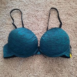 NWT Coobie 34 C Bra..  Padded Underwire, removable straps.